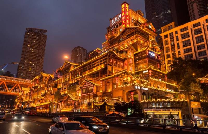 重庆洪崖洞旅游攻略（附近轻轨 最佳观看时间 图片）
