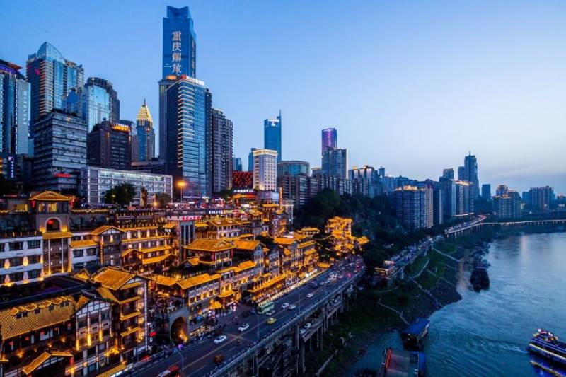 重庆洪崖洞旅游攻略（附近轻轨 最佳观看时间 图片）